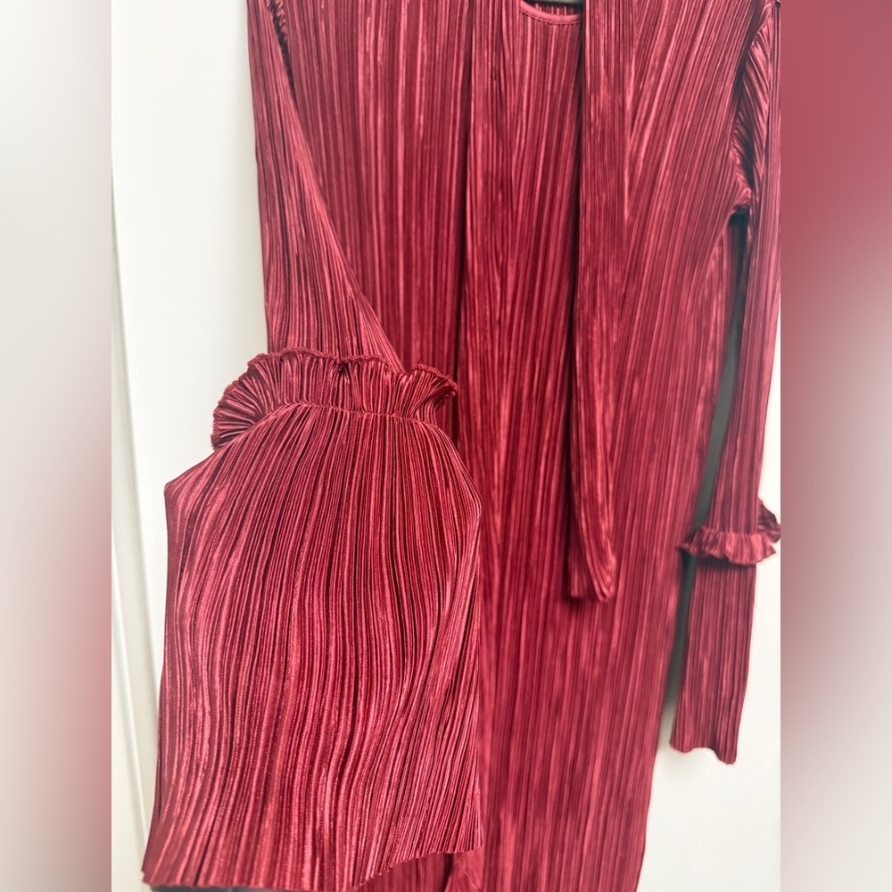 Red burgundy wine Pleated Long Sleeve Maxi Dress with belt Size Large Stretchy - Picture 3 of 6